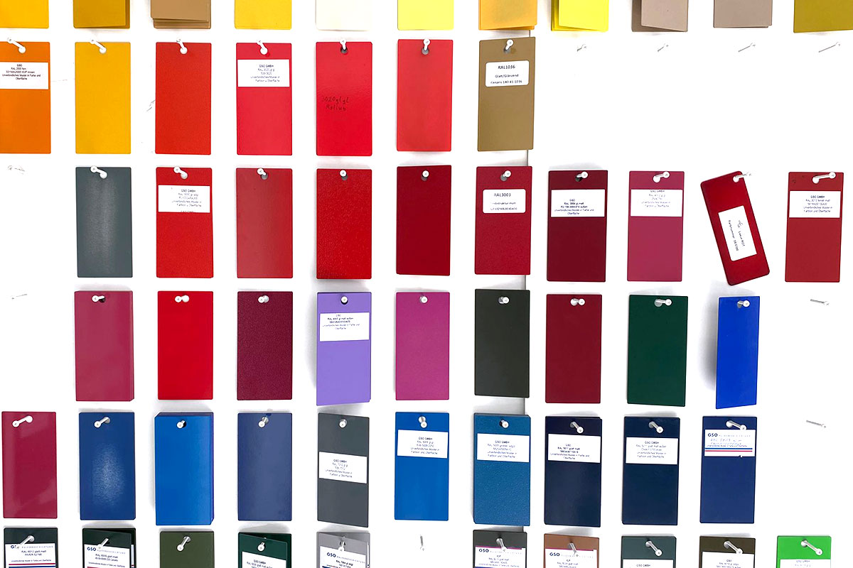 Farbtafeln - Ein Ausschnitt aus über 600 Farben, die auf Lager sind